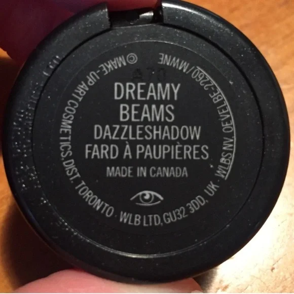 MAC DAZZLE SHADOW shade DREAMYBEAMS